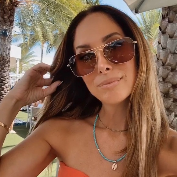 Meet your Posher, Gina Simone - Picture 1 of 1